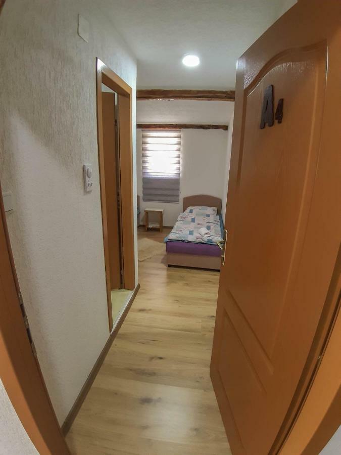 Camp Sutjeska Hotell Tjentiste Eksteriør bilde